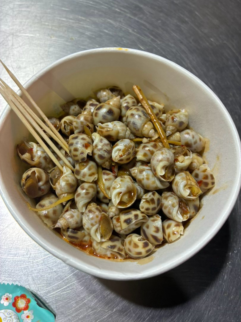 今天丸辣，今天花螺全是沙子，吃沙子呢 