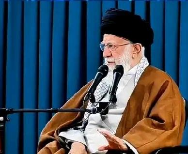 【为什么有人分析说，哈梅内伊在官邸里不动，那是他故意的】
        有人分