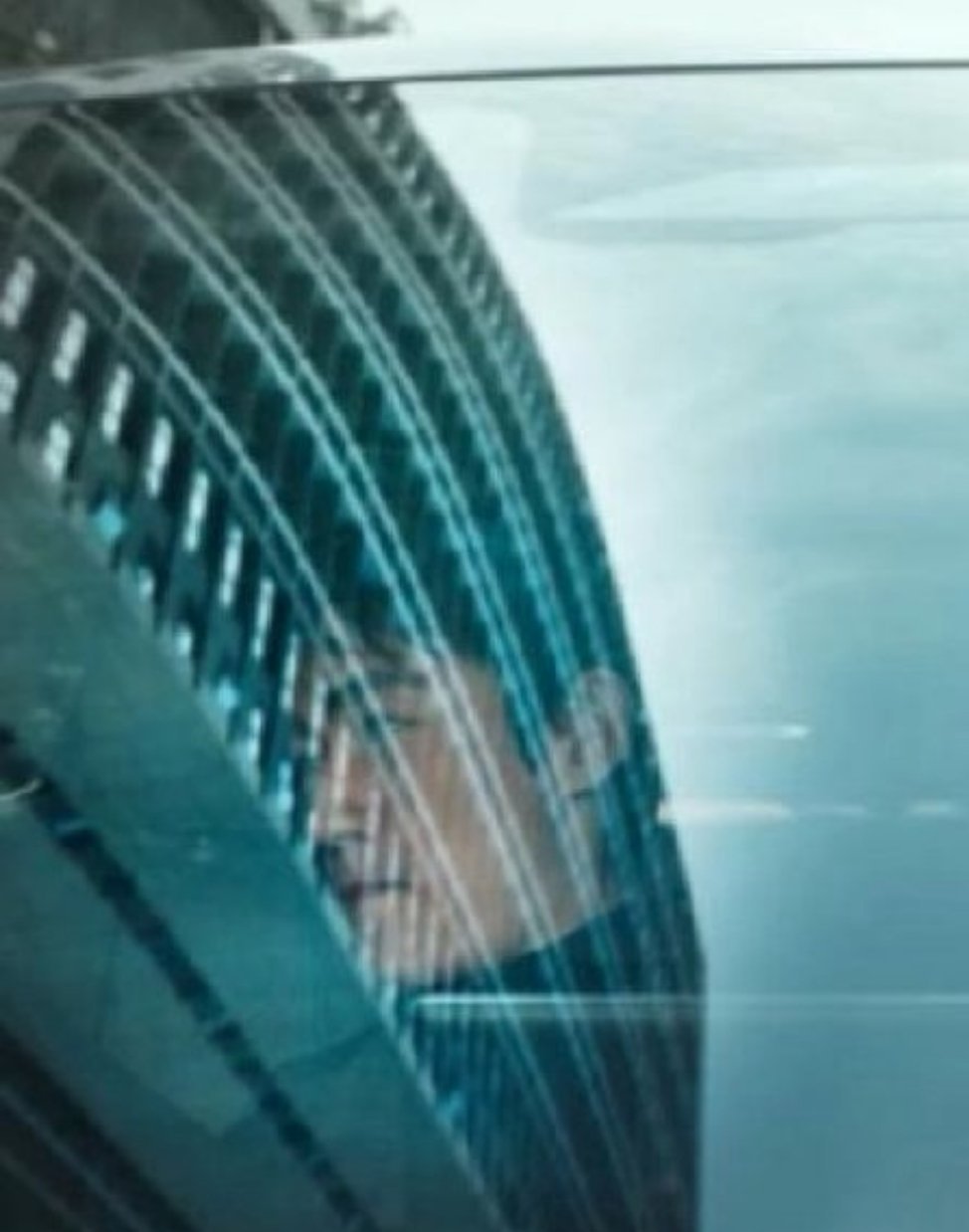 双影帝车内对手戏真的太有看点了！两位实力派同框，没有多余镜头，全靠眼神和台词撑起