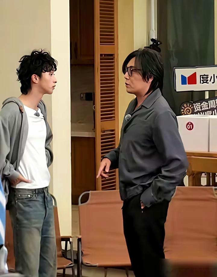 记者问秦昊，你有几个孩子？ 秦昊当初帮继子小哈利改毕业简历的时候，直接撂下一句“