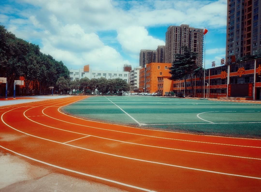 真正高效学习从不是靠熬夜硬熬，低效磨蹭、重复刷题才是熬夜根源。长期凌晨才休息，透