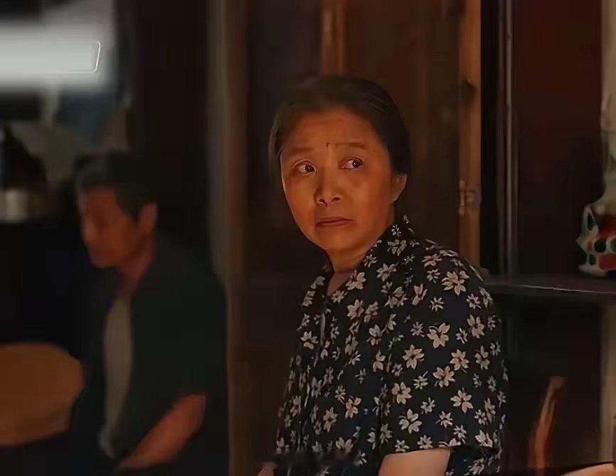 《小巷人家》我就有点搞不懂，庄家老爷子老太太重男轻女可以理解，那个年代思想陈旧的