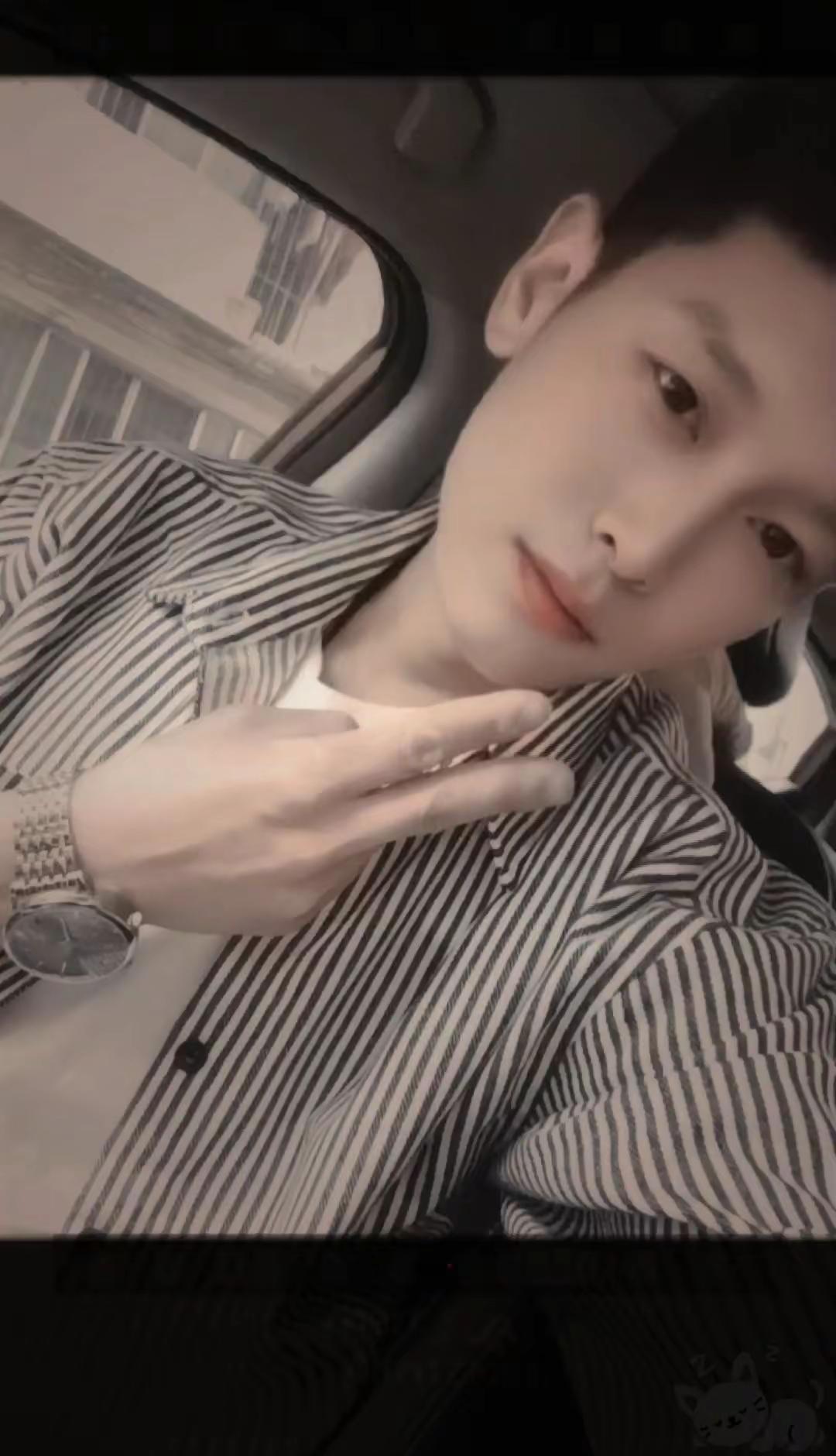 .不多不少的拥有，不慌不忙的生活，过真实具体的日子保持简单，自在安宁。