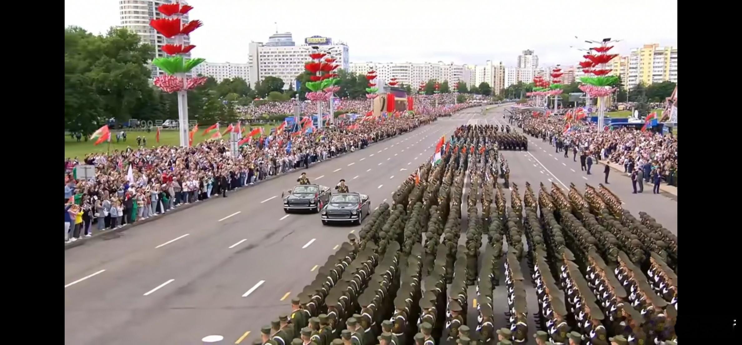 白俄罗斯阅兵仪式上，红旗L5检阅车。这算是中国汽车品牌#汽车出海# 最厉害的一个