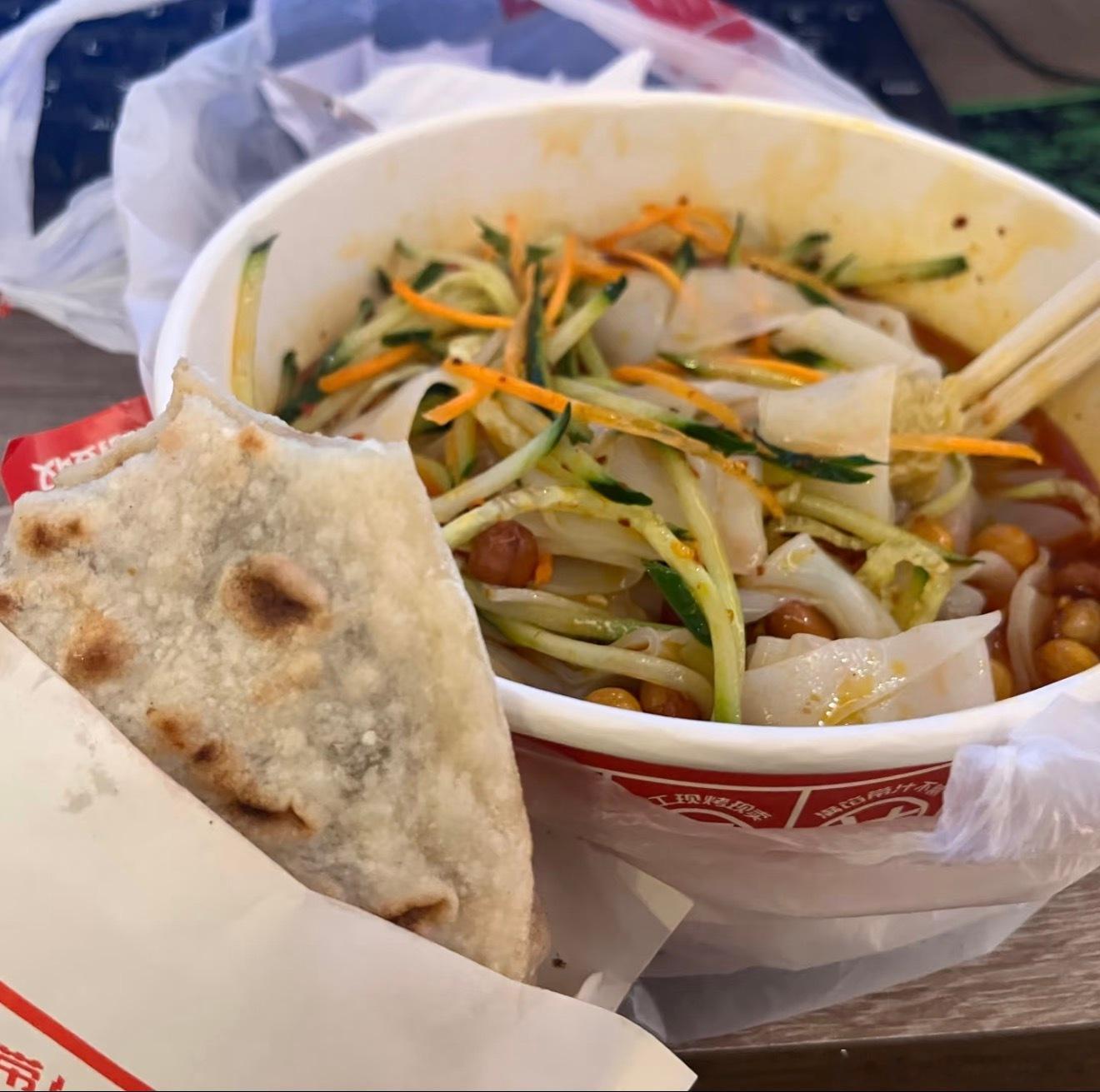 自己在家做饭反而比点外卖还贵不少年轻人晒出自己的月度账单，坚持自己开火一个月，总