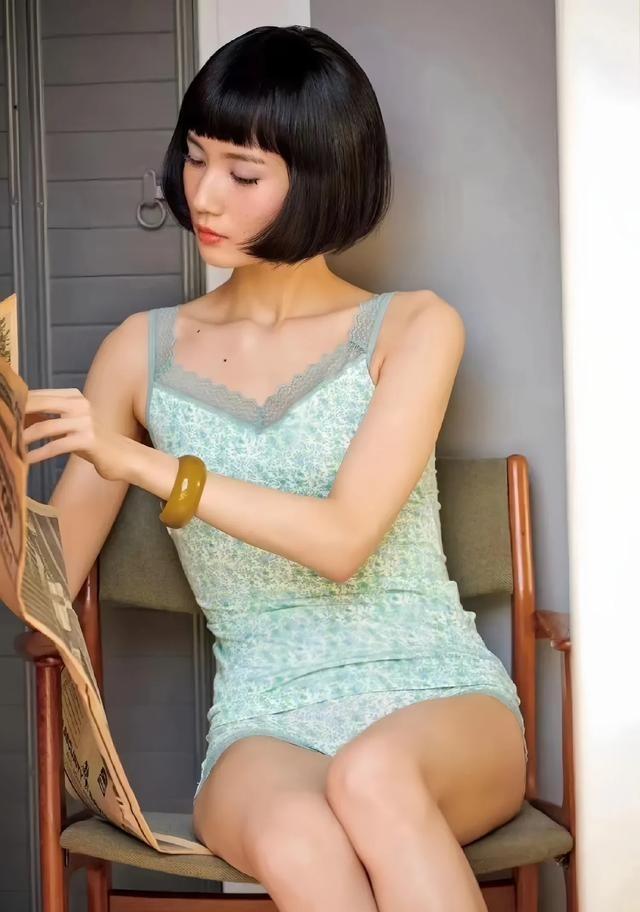 拍内衣商业片，有一个很容易被忽略的问题：照片不是只给摄影师看的。品牌方要看商品，
