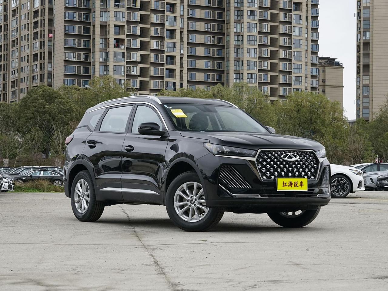 瑞虎7名气不如瑞虎8响亮，销量也不如瑞虎8，我认为瑞虎7之所以不能成为爆款，主要