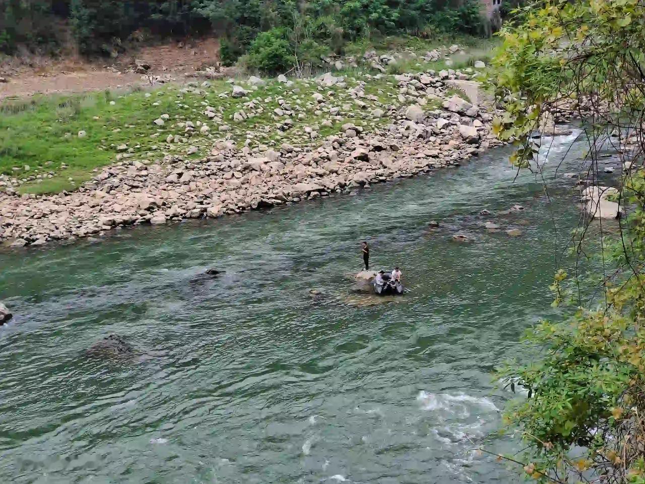 这里钓鱼的地点在老京广线上