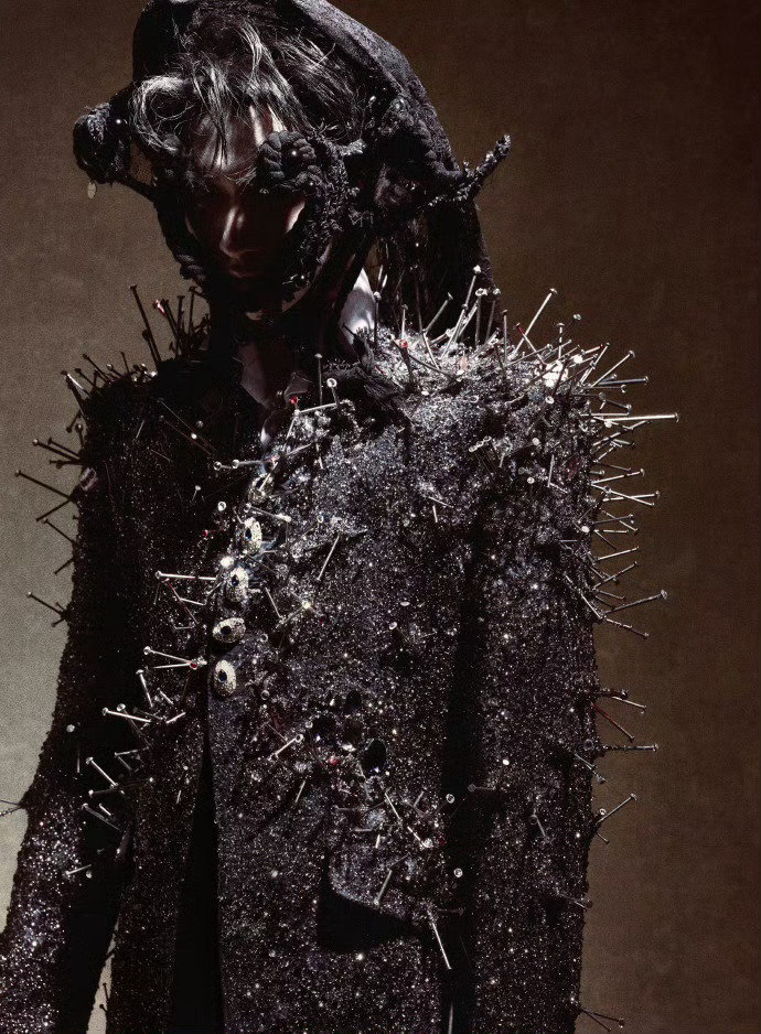 严浩翔SM2头像严浩翔的新头像  严浩翔的新头像，严浩翔SM2头像，是满分哥特恐