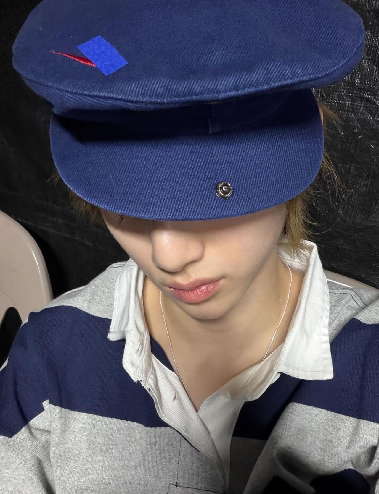 juhoon新年快乐！
萌萌的衣服拍出欧巴感