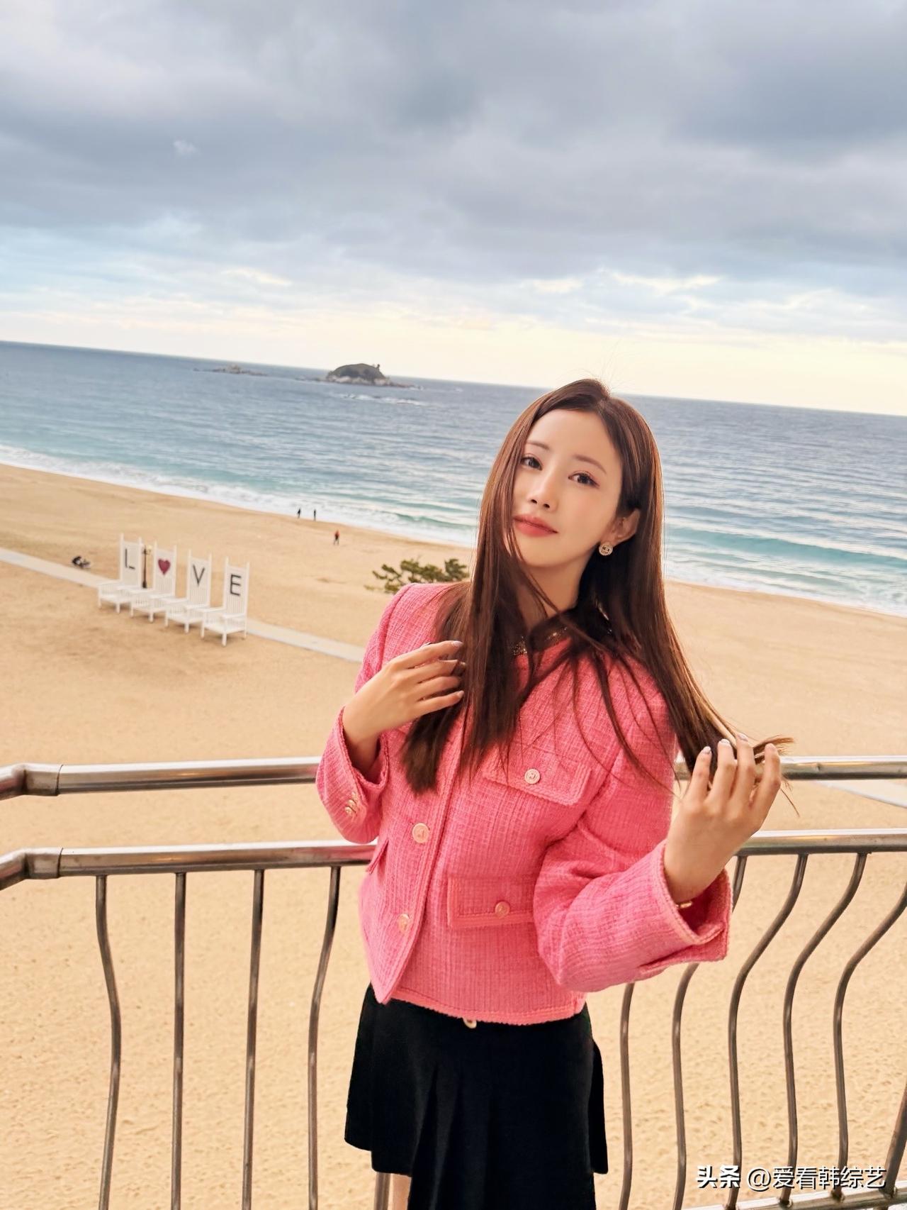 19日，演员李多海在自己的Instagram上写道“好久不见束草，感觉真好”，并