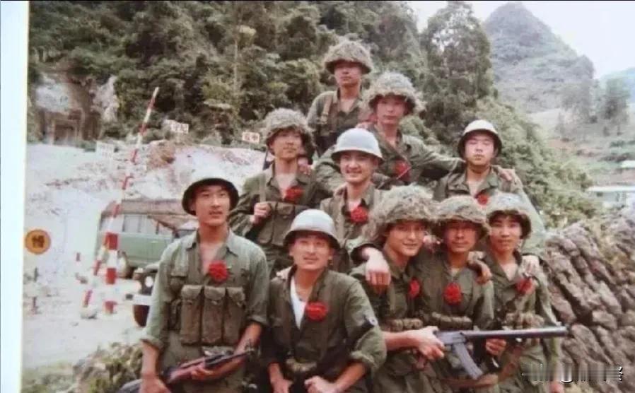 十勇士再聚首！应到十人，实到六人。
1985年9月23日，老山前线，“395”高