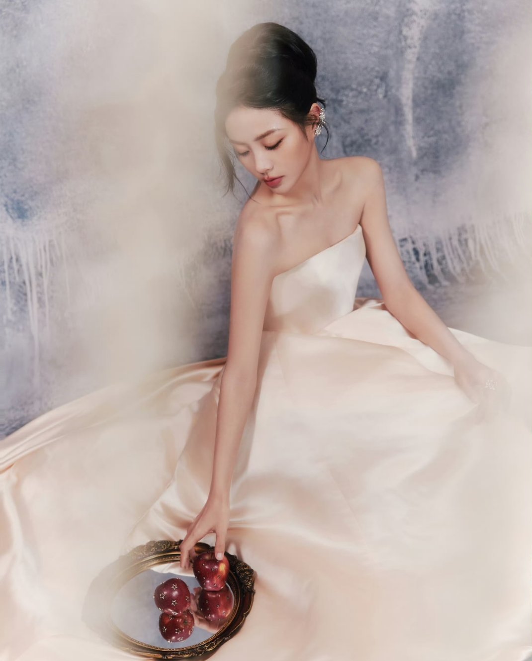 谢可寅简直就是在逃公主[流鼻血][流鼻血][流鼻血]你好美啊[流鼻血][流鼻血]