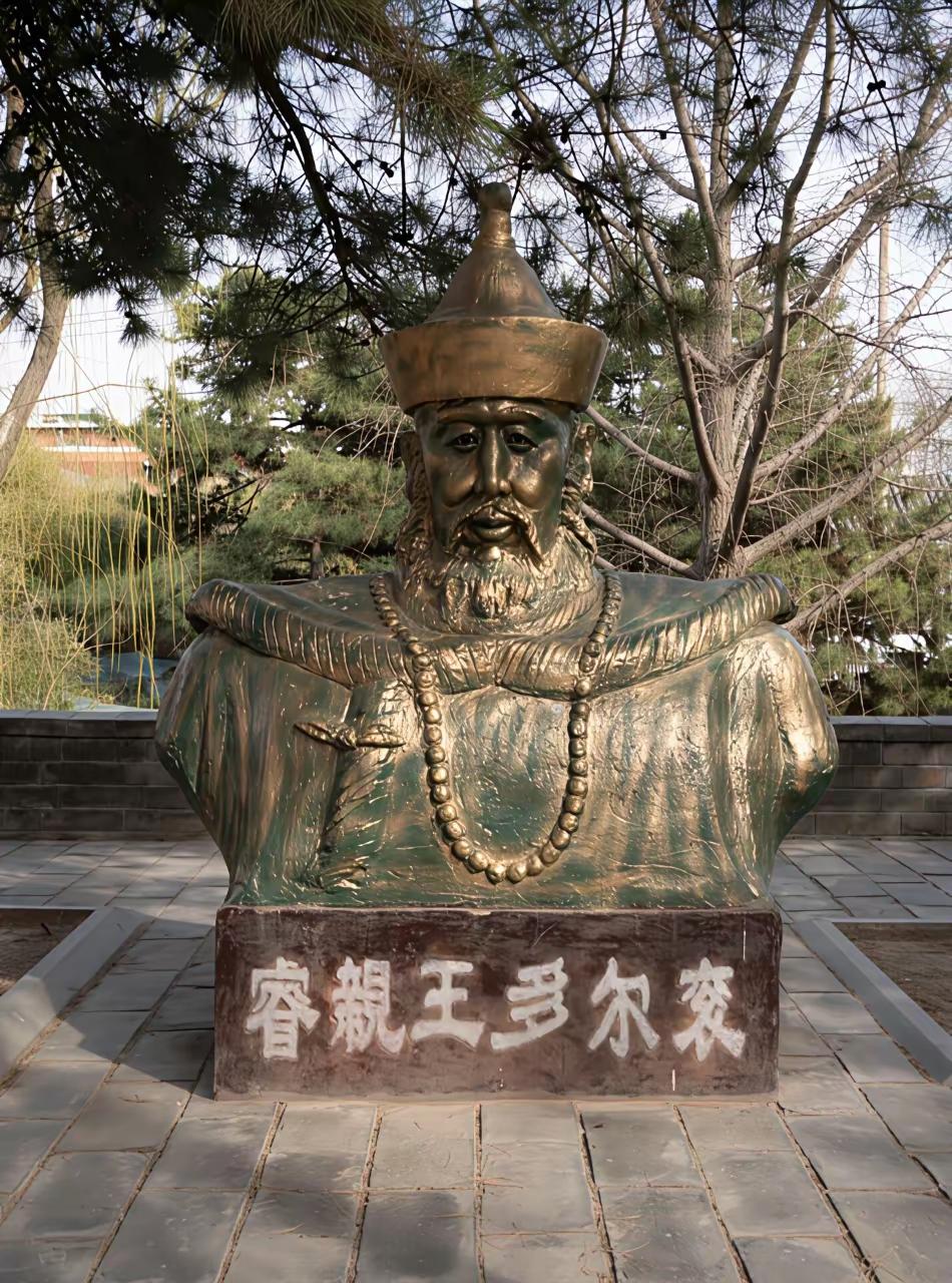 北京多尔衮雕像被拆除！
