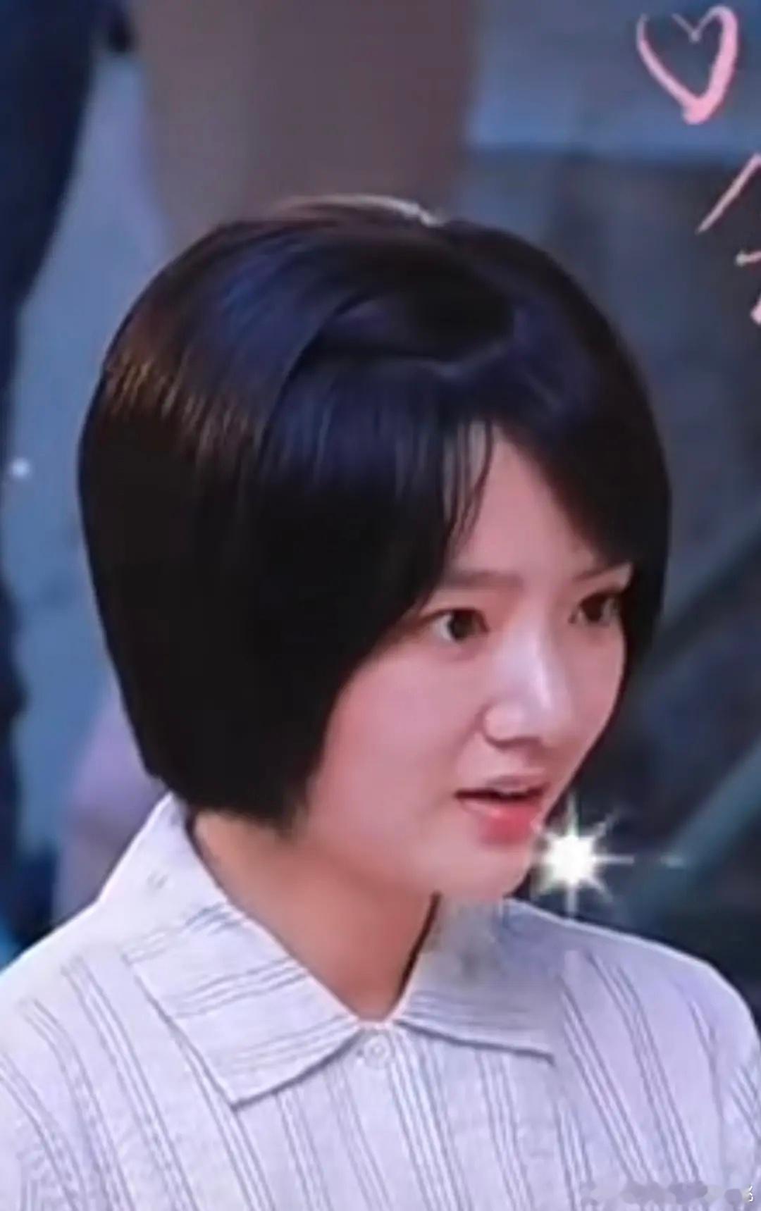这发型灵感是蔡根花么 ​​​