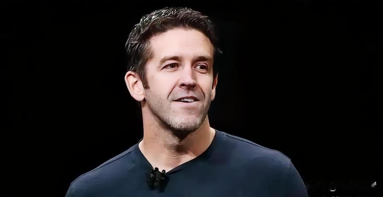 苹果新CEO最可靠人选，竟是“全能狠人”？履历藏着24年逆袭戏码！
 
要说苹果