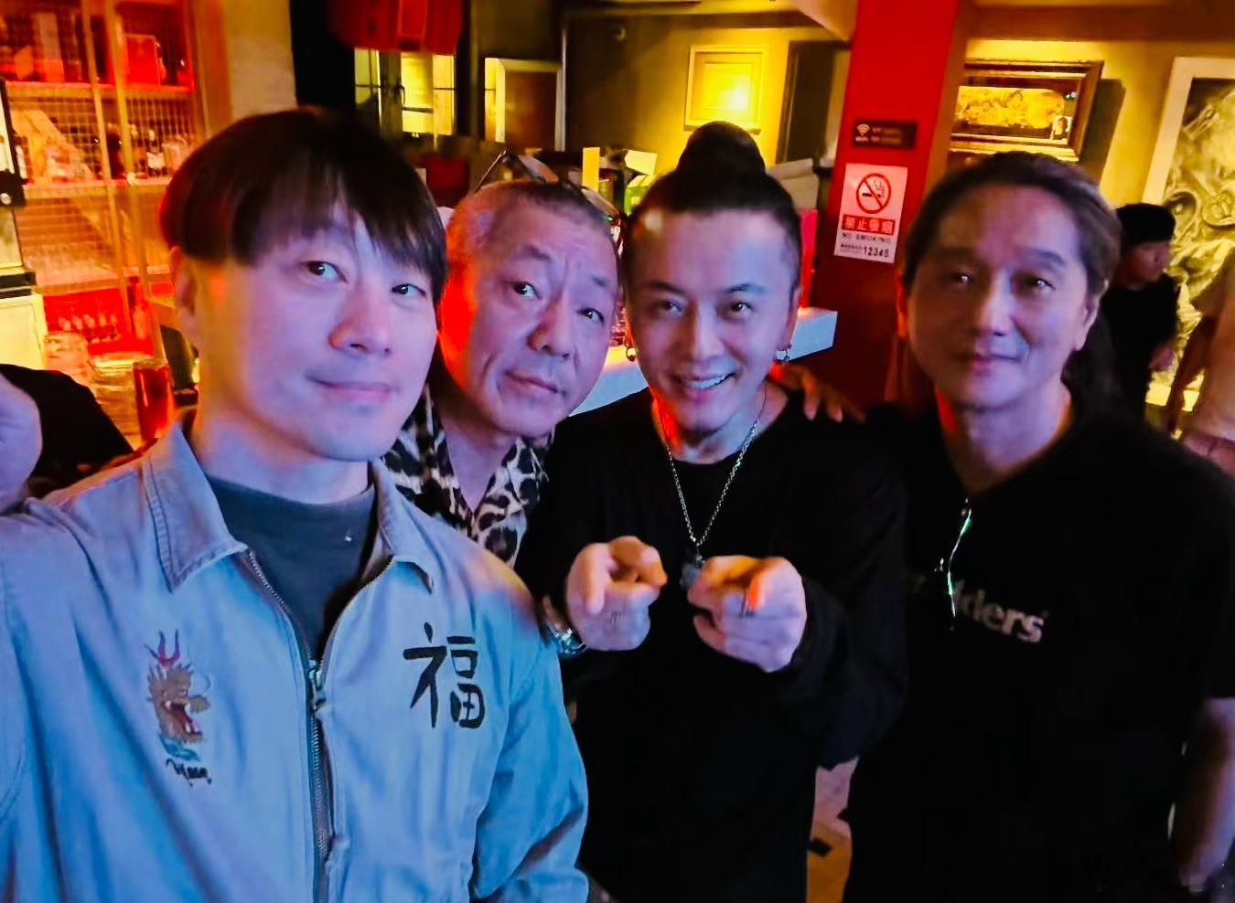 “NEWS时间”……虽说又晚啦，但还是要祝“三哥”欧洋生日快乐🍻🍻🍻！ 
