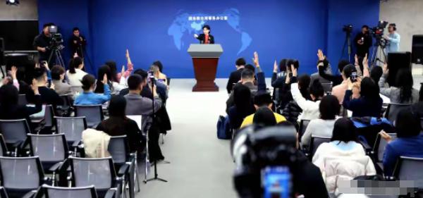 国台办发布会再遇台媒故意错称！网友怒了：再犯直接吊销采访证，禁止入境
 
昨天（