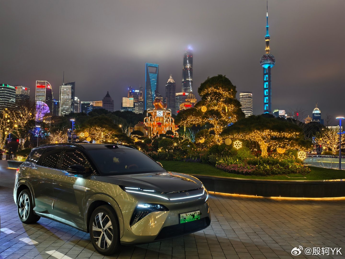 你还别说，真挺好看，车和景都是 上海·上海白玉兰广场