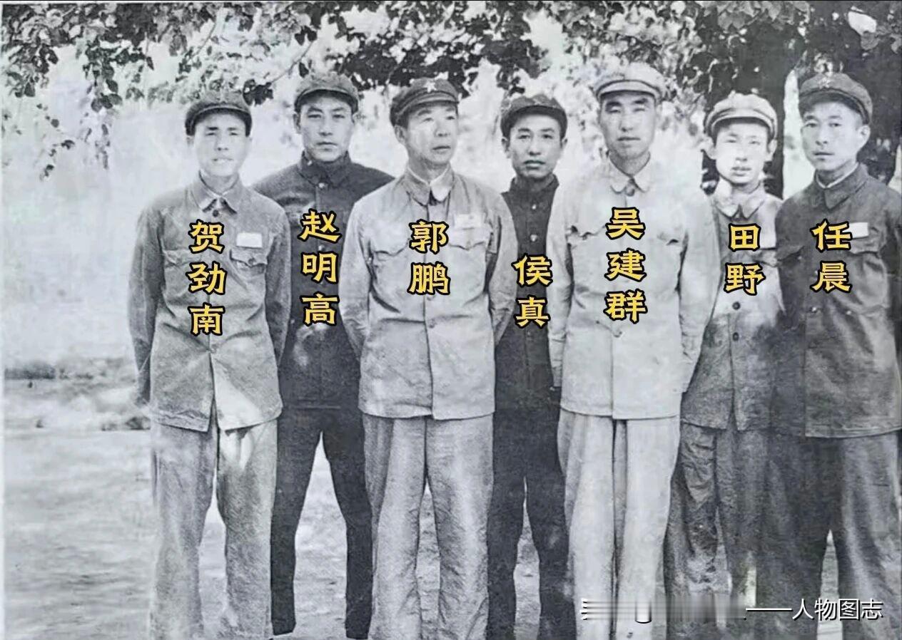1953年8月20日，时任南疆军区司令员郭鹏（开国中将）前往视察刚刚由步兵第五师