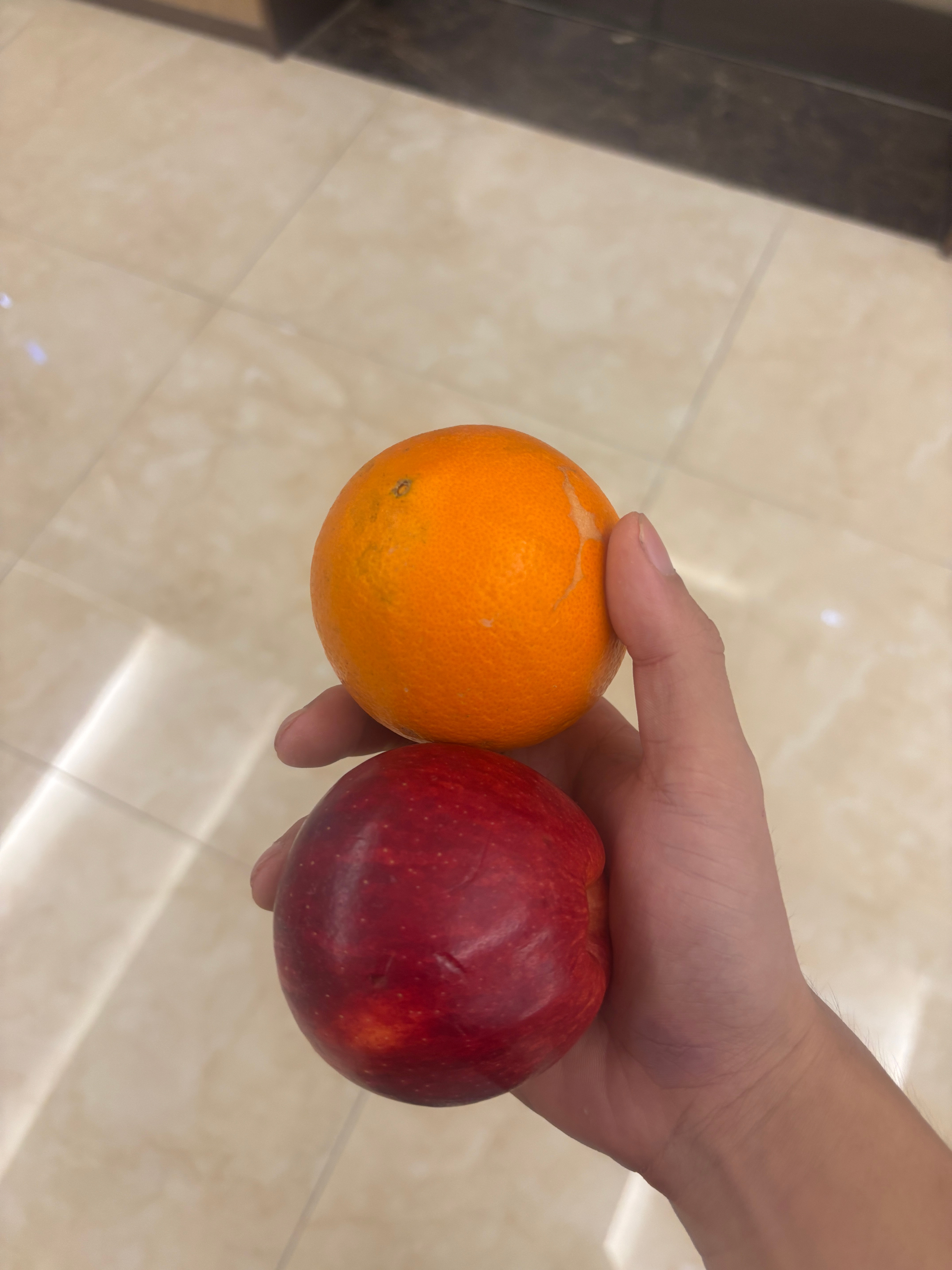 以及有一个阿姨看我可怜往我兜里塞了俩水果听说我是倒贴上班之人十点未吃上早饭之人0