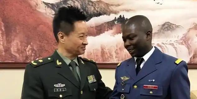 卢旺达为何玩起“双轨制”？一边接近东方谈合作，一边面对西方保持距离，背后的算盘远