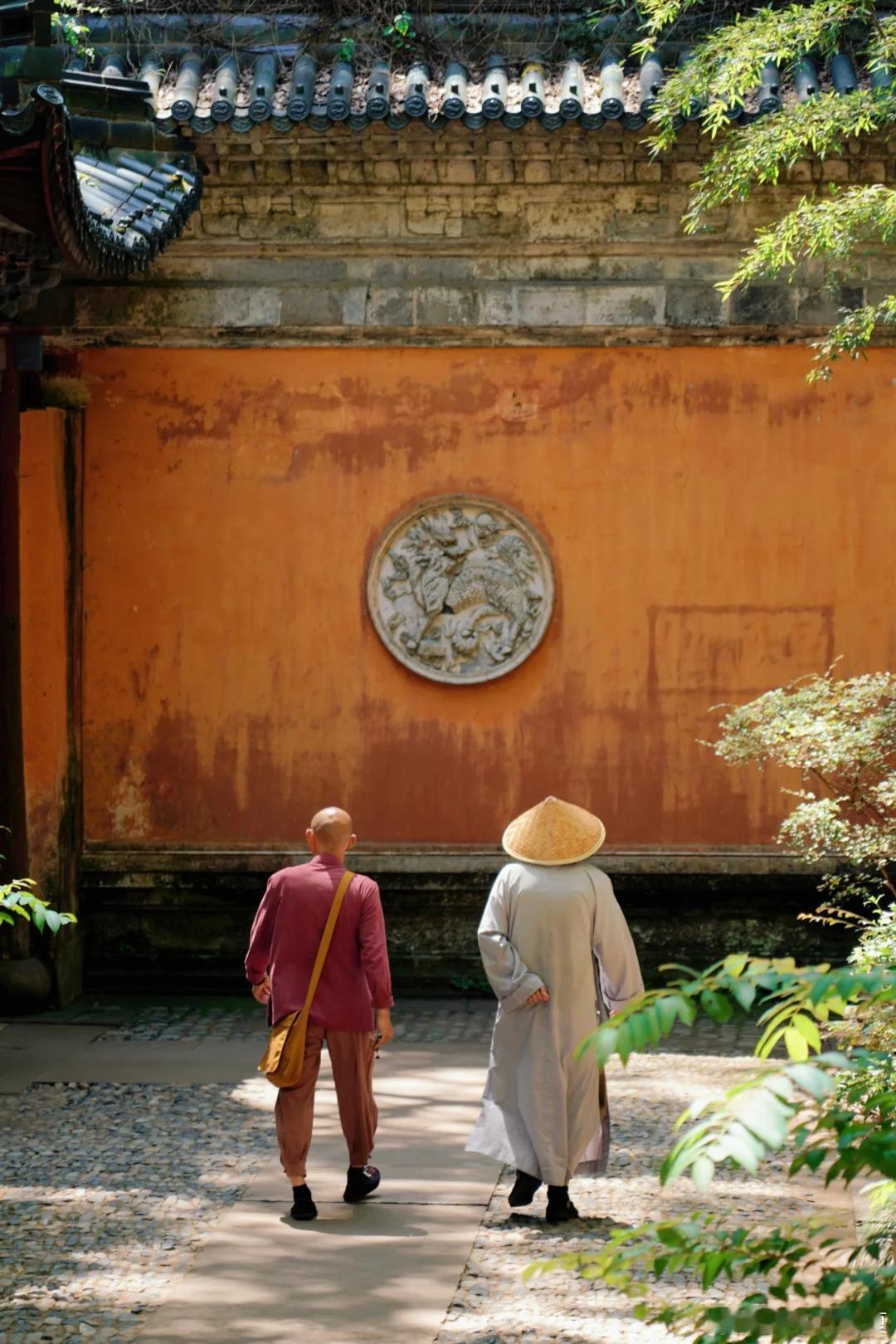 盛夏追光之旅微博旅行ing天台县有无人打扰的小众寺庙，与青灯古佛为伴，缭绕香火早
