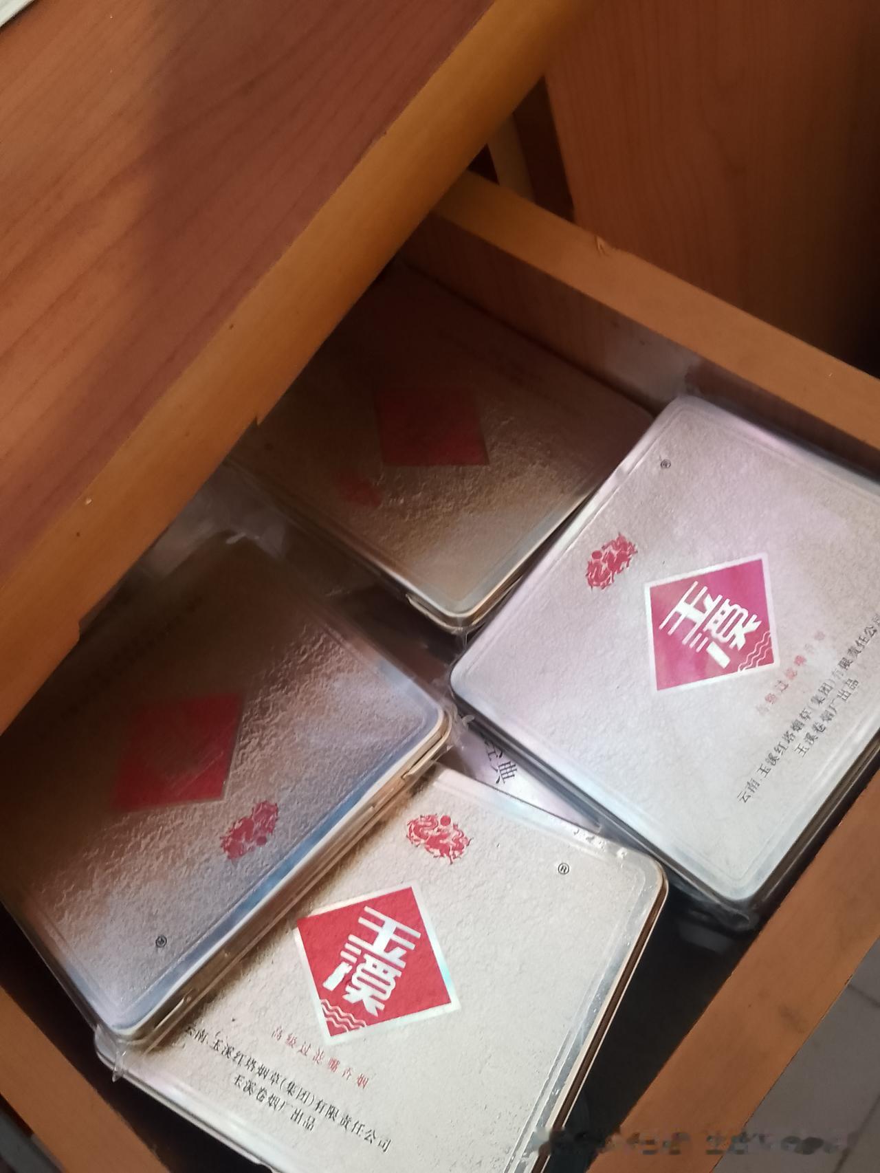 夏日生活打卡季抽过这种已停产的烟，年纪都不小了吧！几乎都为人父母了吧！