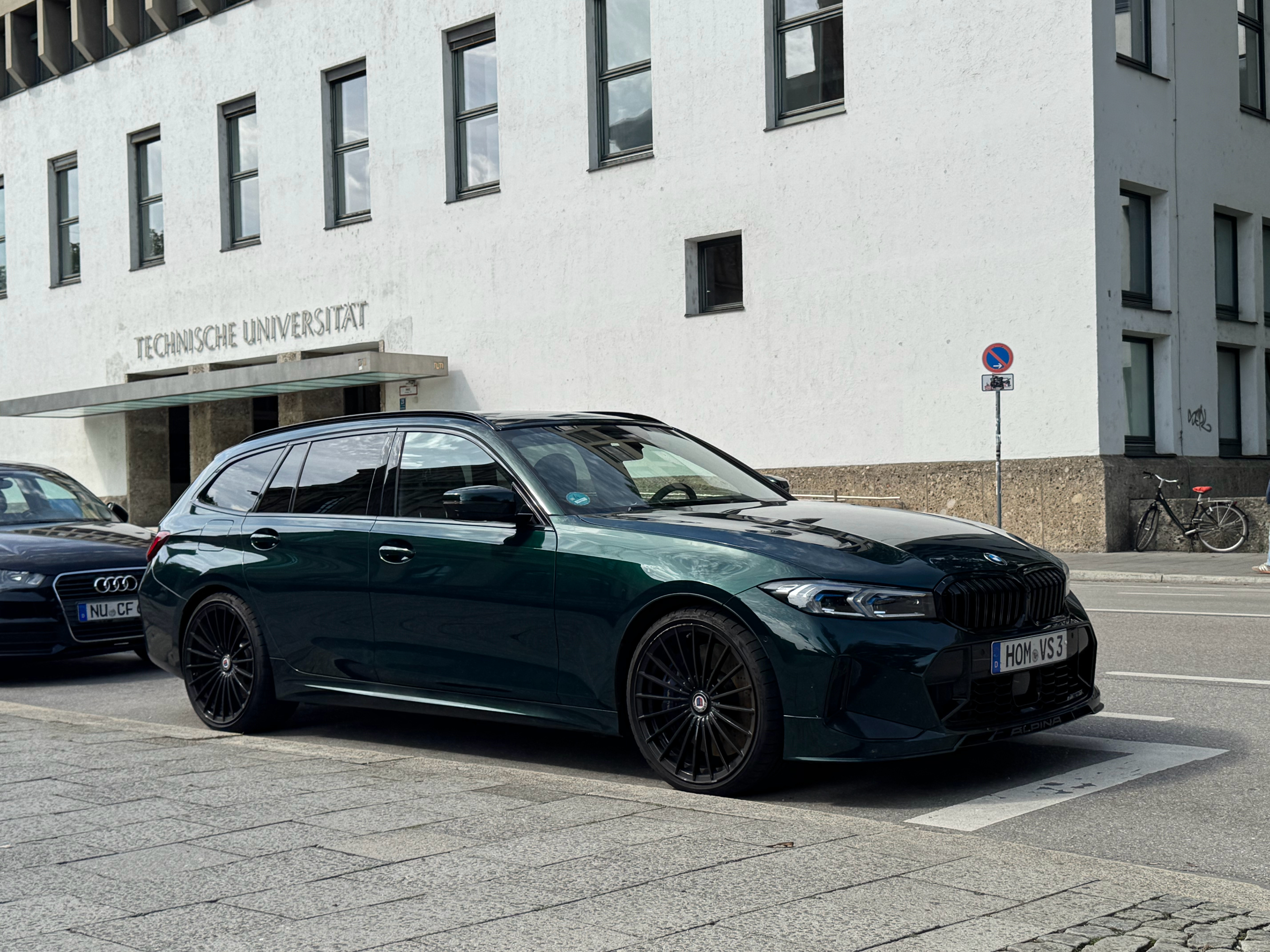 这不是普通的BMW 3 Touring，这是一台Alpina！叫B3 touri
