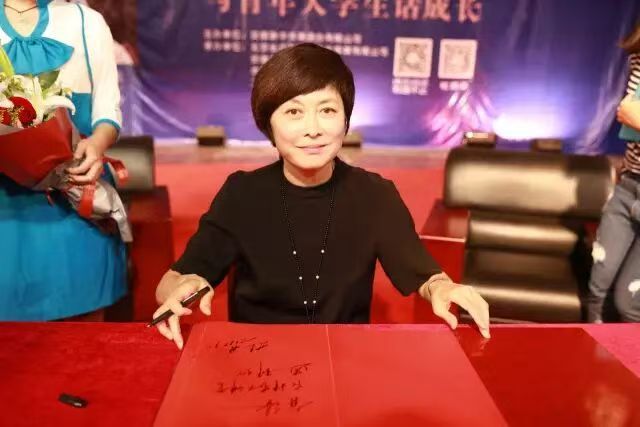 #敬一丹曾勉励学子迷茫但不必焦虑#【追忆敬一丹在安农大讲学 曾勉励学子：迷茫不必