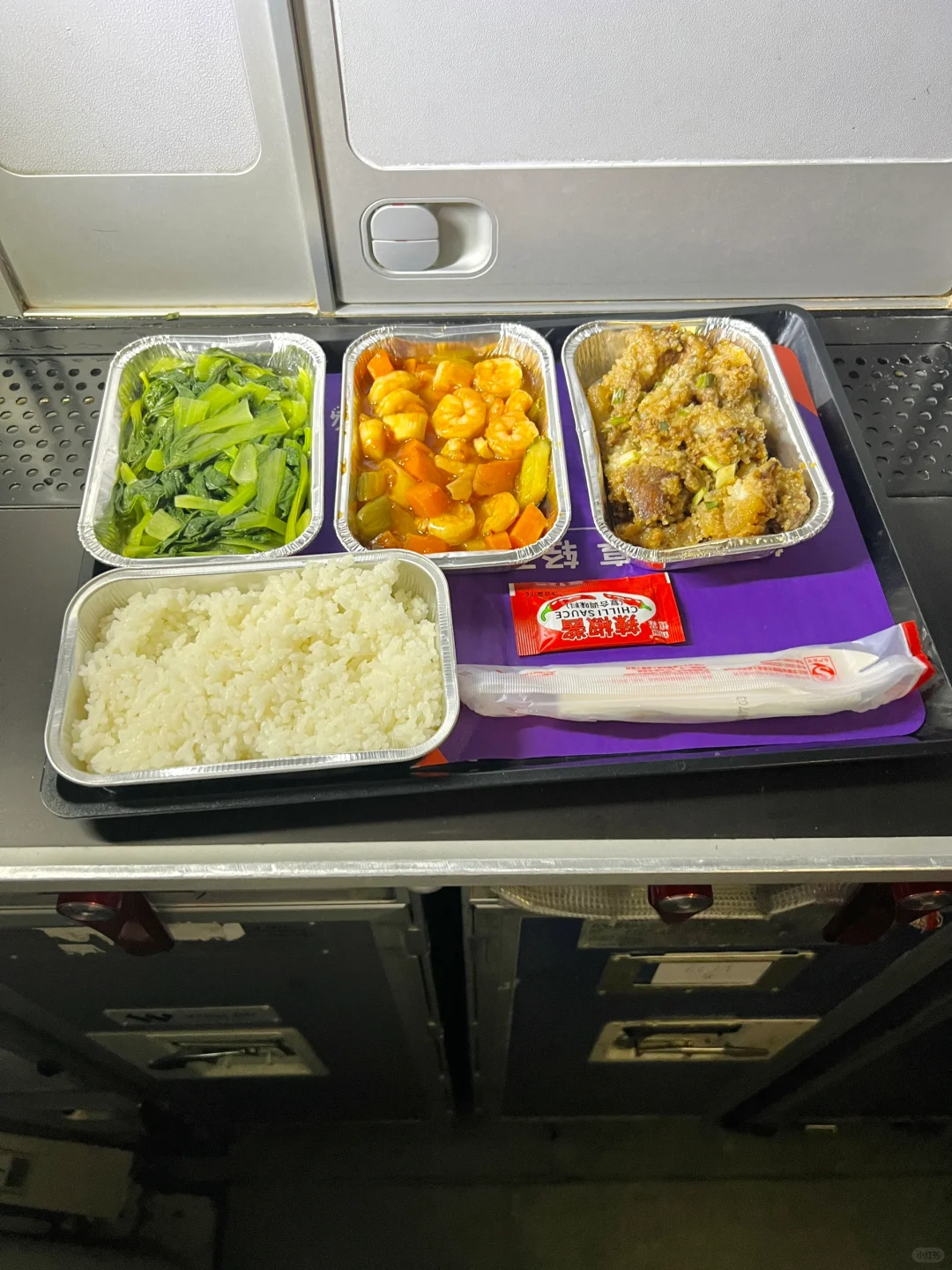 今天✈️飞了四段，我就吃了三顿这……