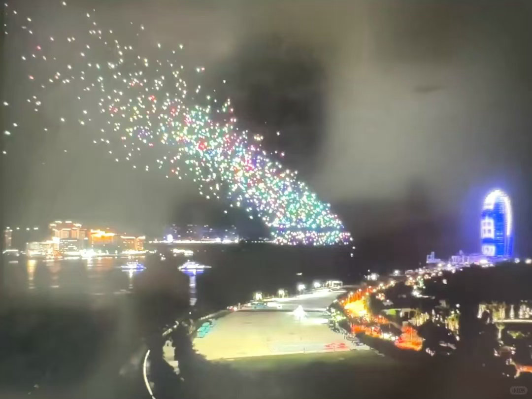 陈楚生三亚无人机表演应援被三亚给陈楚生的无人机应援浪漫到不止是一场表演，更是家乡