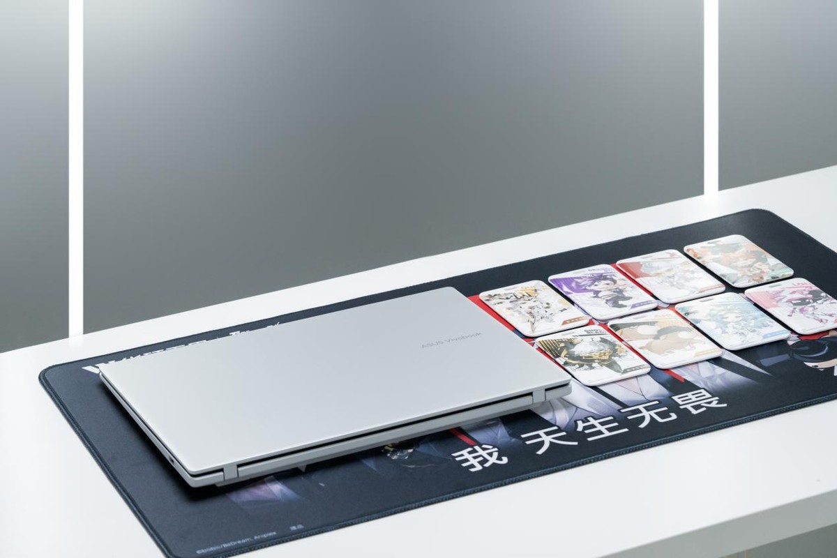 华硕无畏16 锐龙版开箱：大屏体验高规格处理器，还带《凸变英雄X》跨界彩蛋