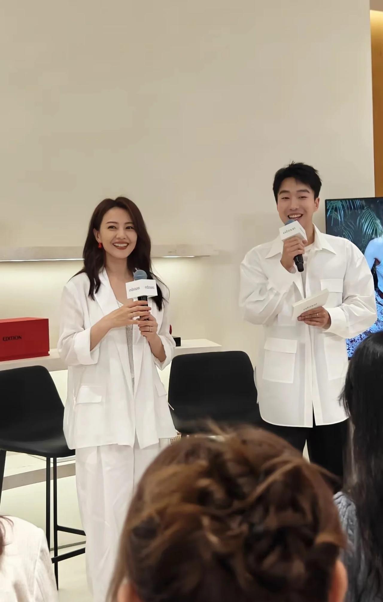 好羡慕高圆圆的婚姻
高圆圆说
大家只知道我老公赵又廷不爱说话，
却不知道在现实中