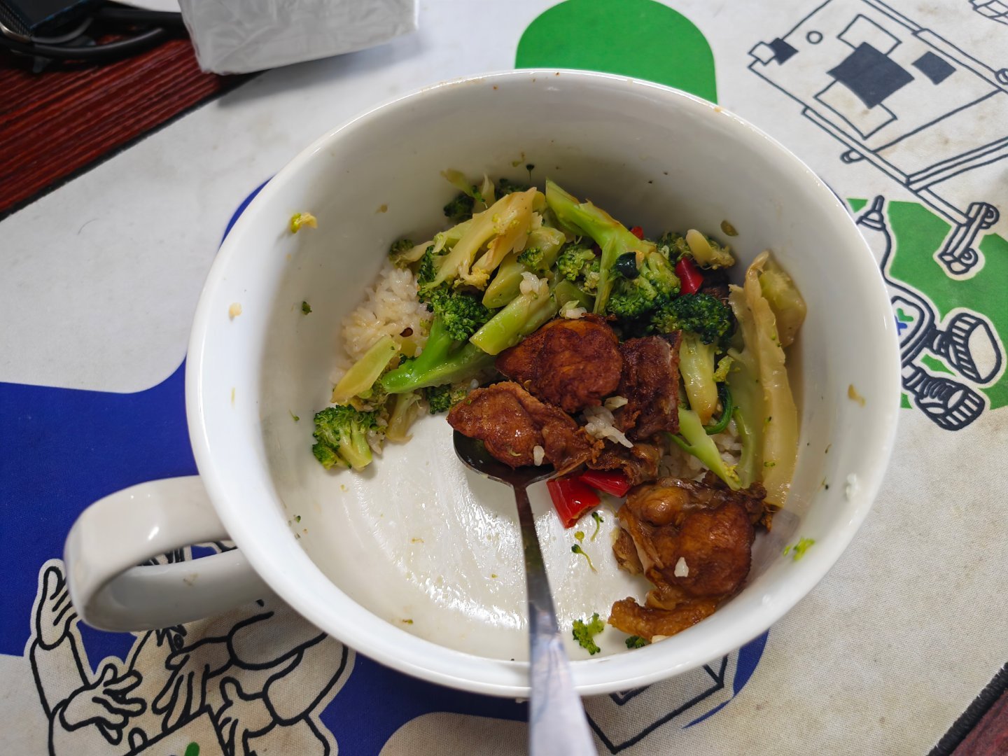第一次被同事带的饭震惊到同事饭菜每次他们带了饭菜，都想看看啥菜系，有没有我想吃的