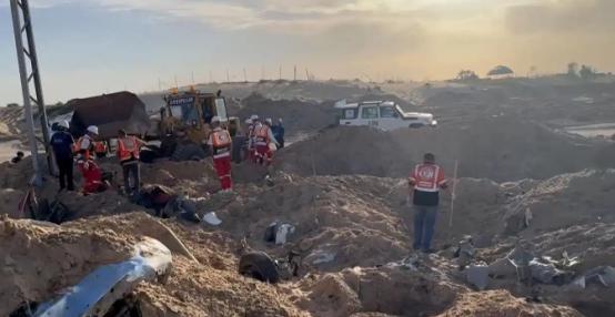 以色列闯下了滔天大祸！15名执行任务的联合国医疗人员惨遭杀害，连他们乘坐的救护车