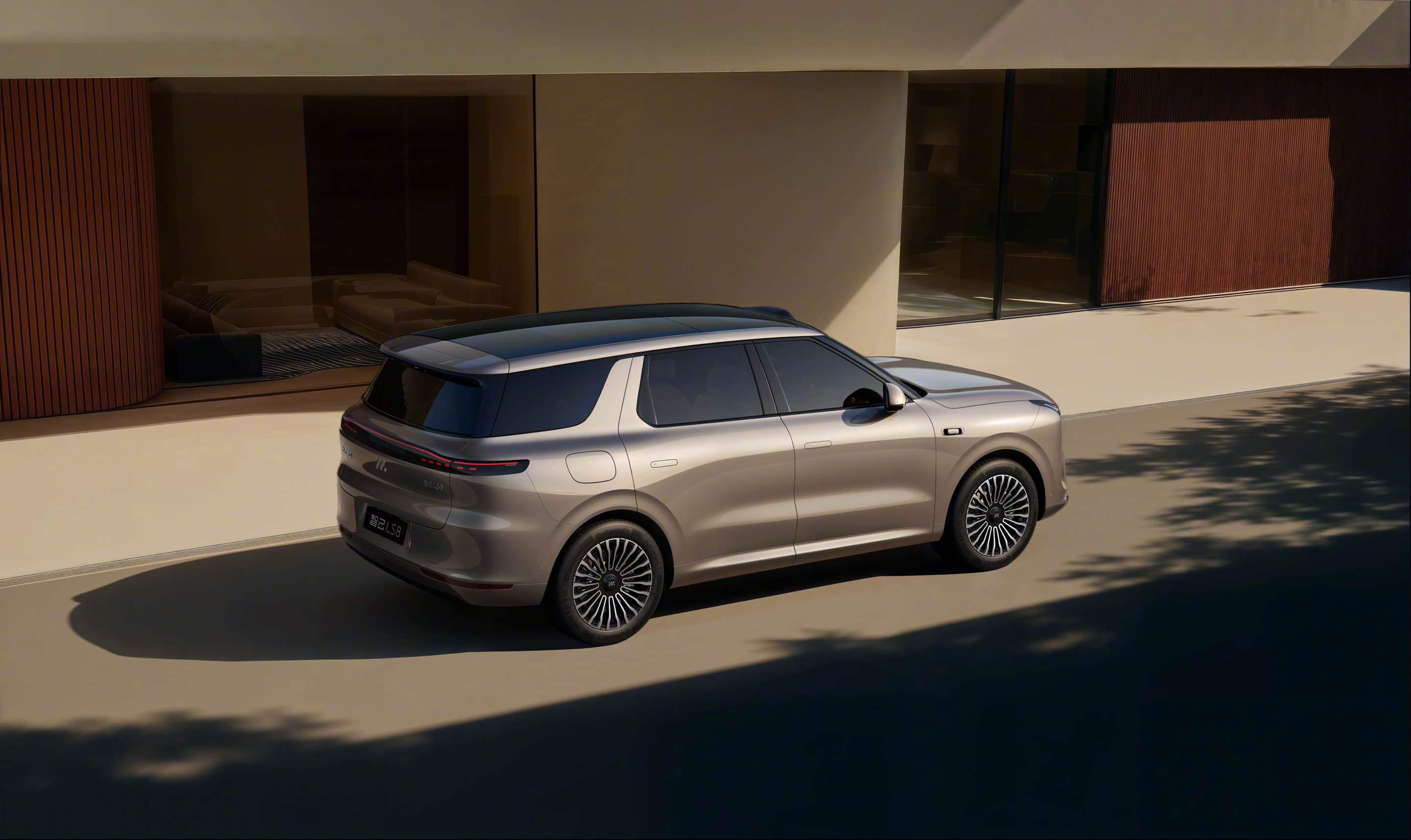 智己LS8，超级增程大电池 800V、24度后轮转向、520线激光雷达、5/6座