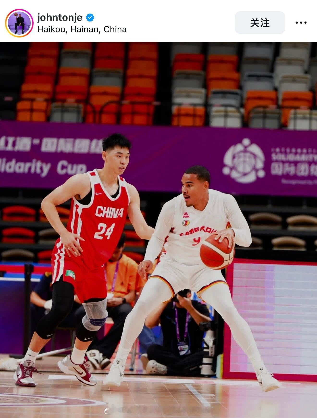喀麦隆男篮归化球员汤杰在社交媒体上晒出了自己对位前NBA球员崔永熙的图片，今晚他