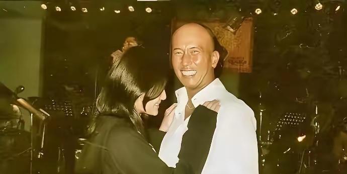 只有具俊晔才是真正的爱大s，只有他才是懂大s，具是生前对s好，死后去墓园陪伴，并