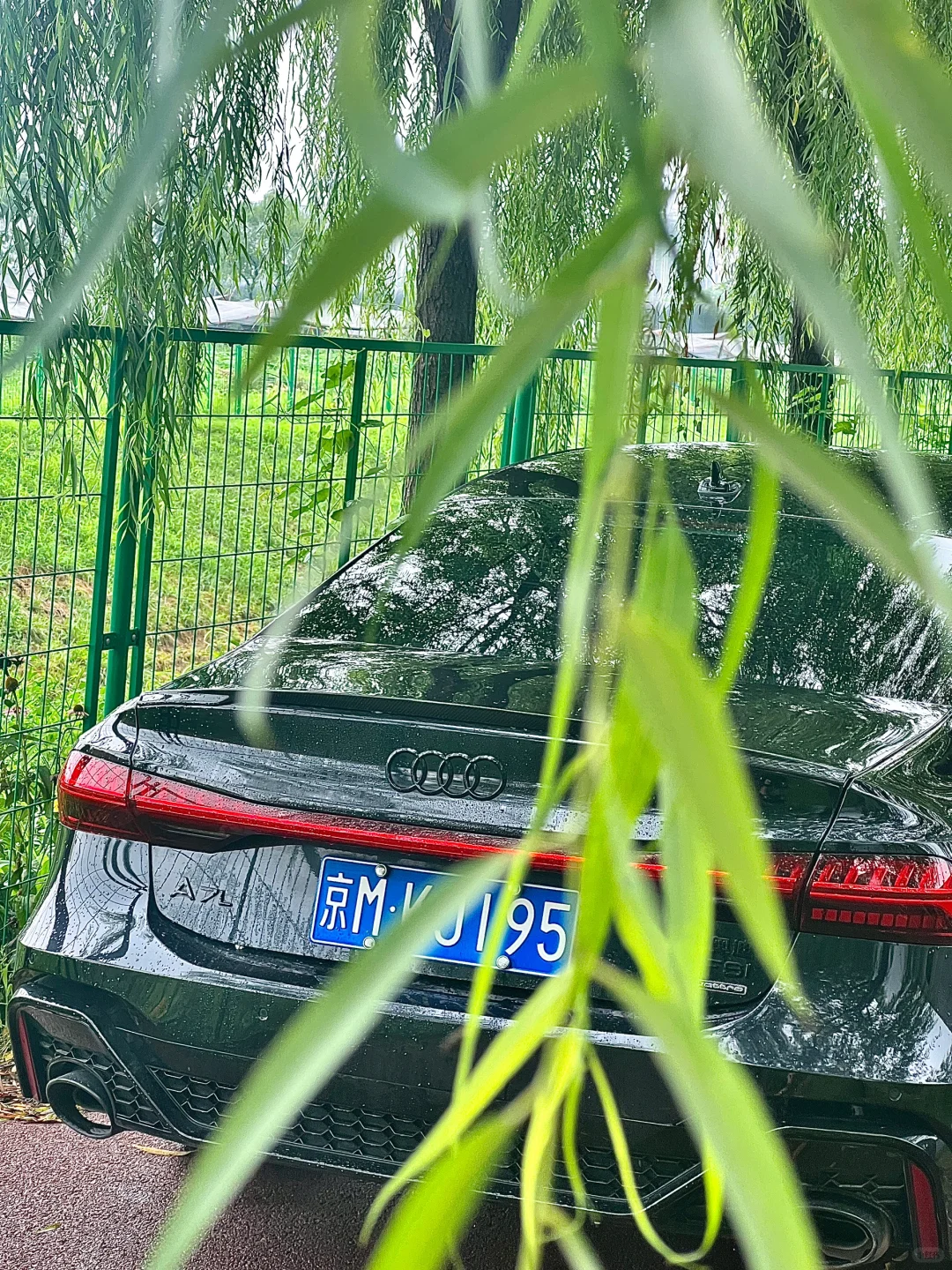 奔驰虽好，但我更爱奥迪A7L的香！🚗💨