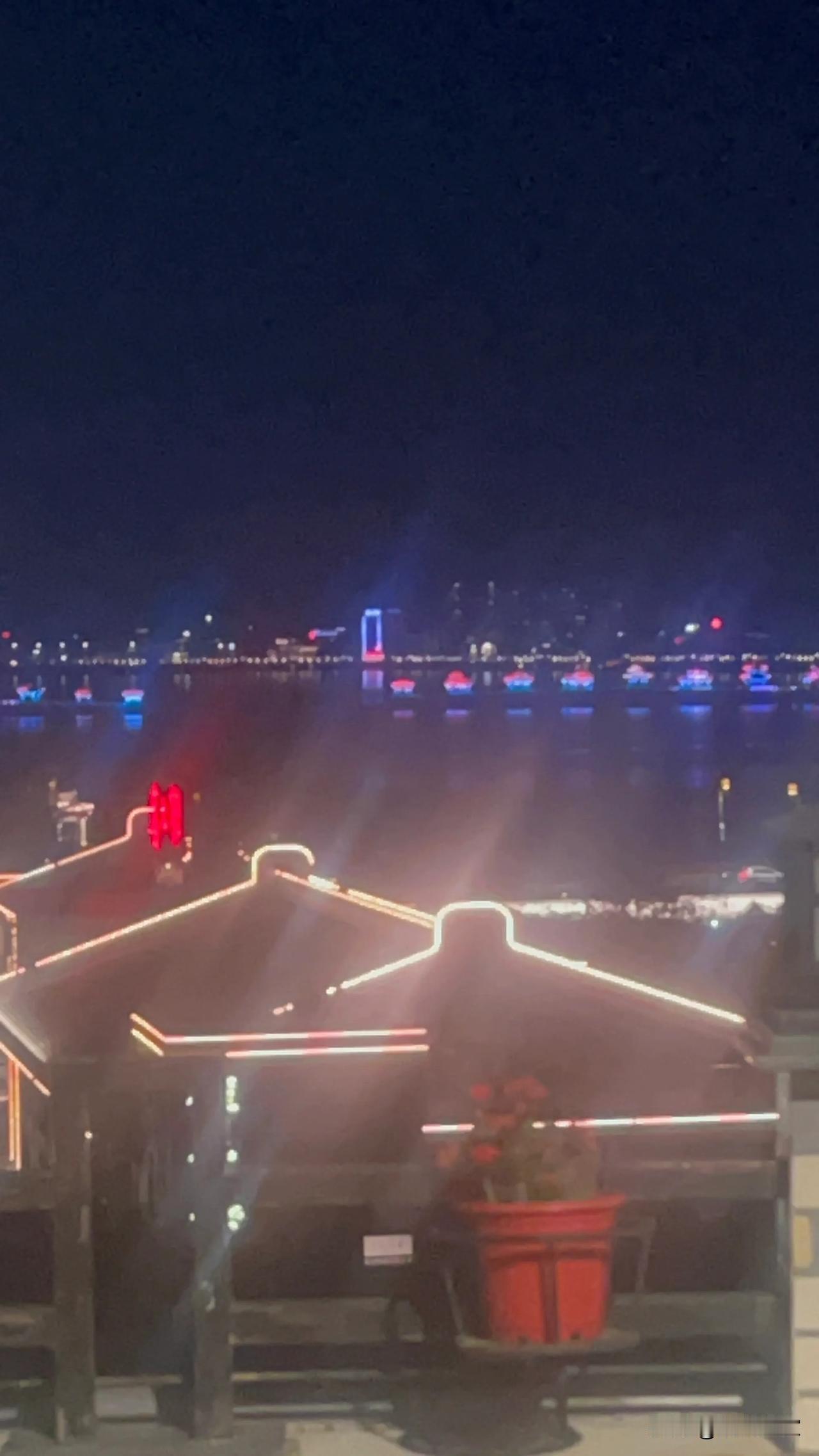 远观潮州广济桥灯光秀