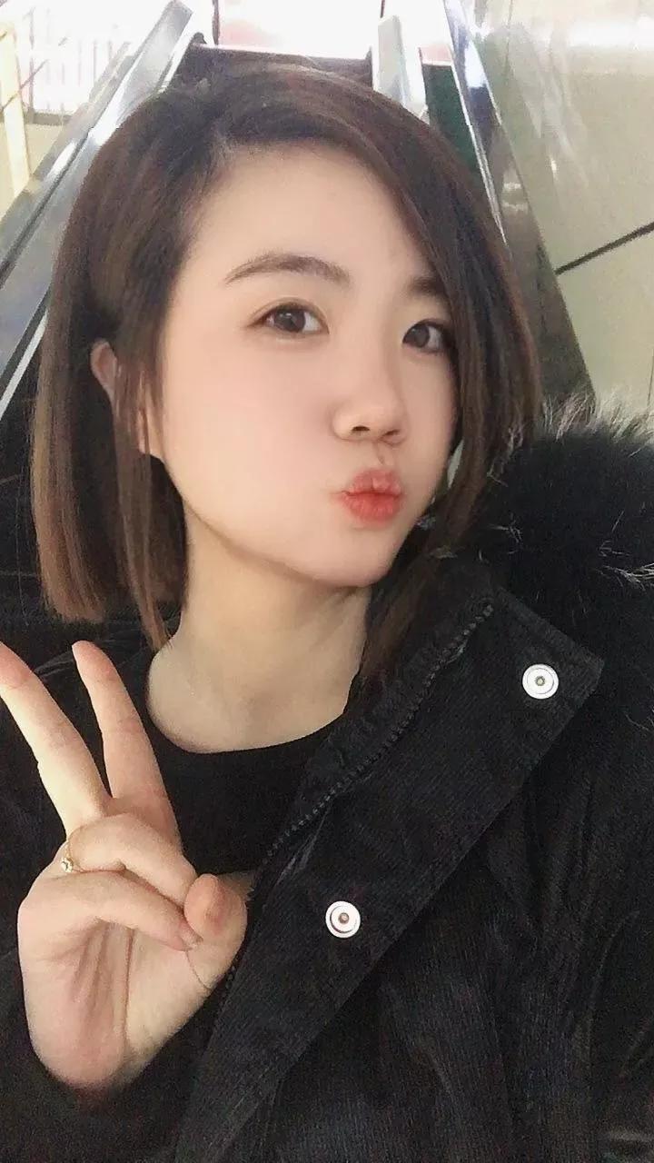 对我来说最难的时候，也许就是过年的时候吧，别人家过年是一家大团圆，而我，是个离婚