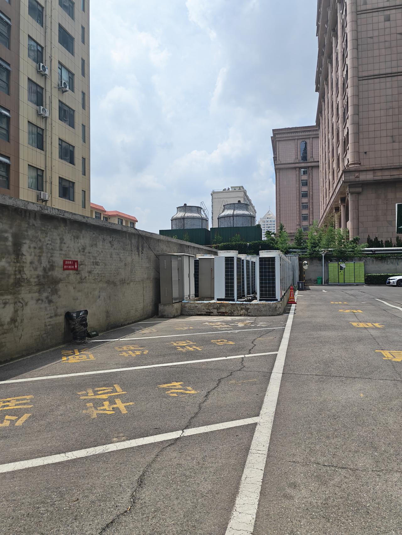 每天烦心事都很多，但是依然可以保持快乐的心情，最重要的一点就是任何事情都不要放在