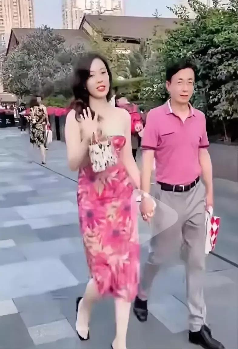 强烈要求中石油，中石化给所有的车主每个人每年退还8000元，这点要求不过分吧？全
