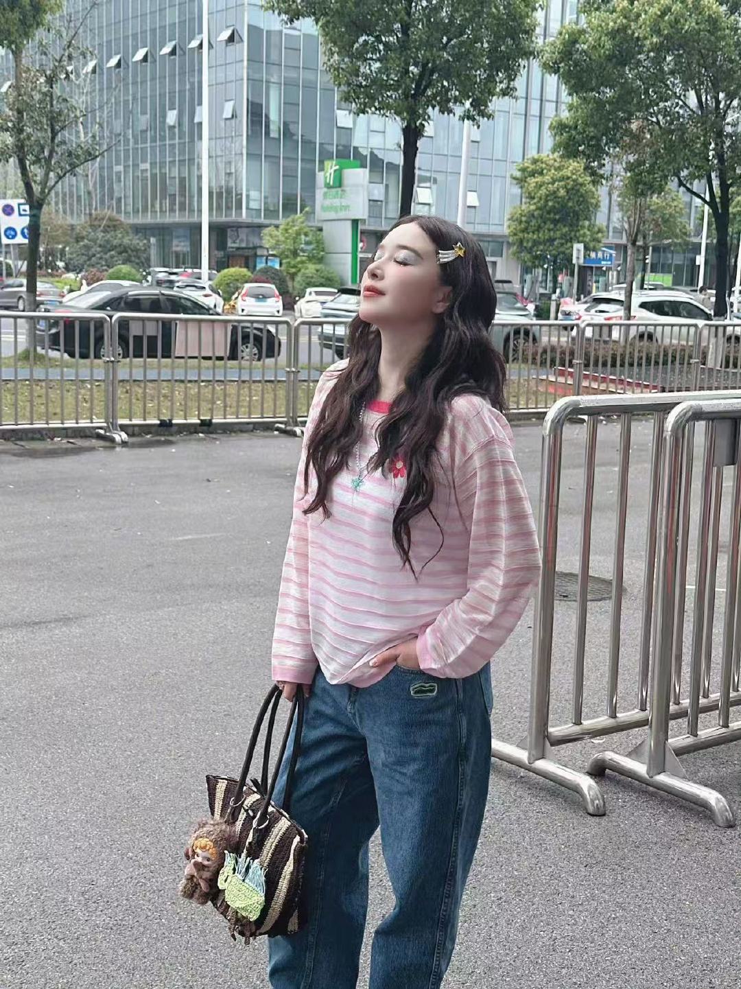 阚清子一上舞台就有点紧张阚清子上舞台紧张阚清子一上舞台就有点紧张 