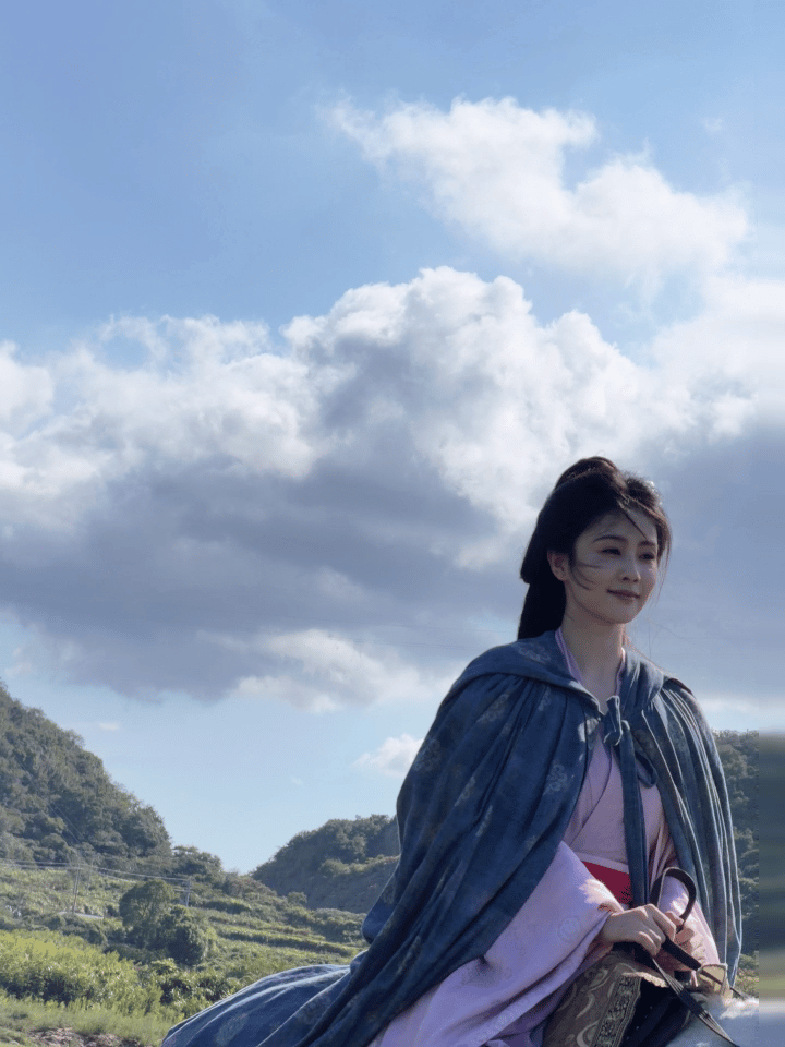 叶璃live转动图·粉粉的叶璃 将奔向幸福的未来白鹿叶璃 . 白鹿莫离