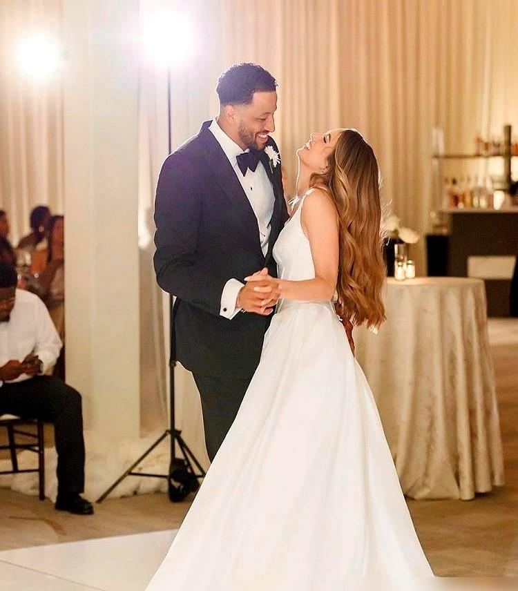 2018年1月，安德烈·罗伯森在球场上倒下，髌腱断裂。
没人想到，那一次倒下，没