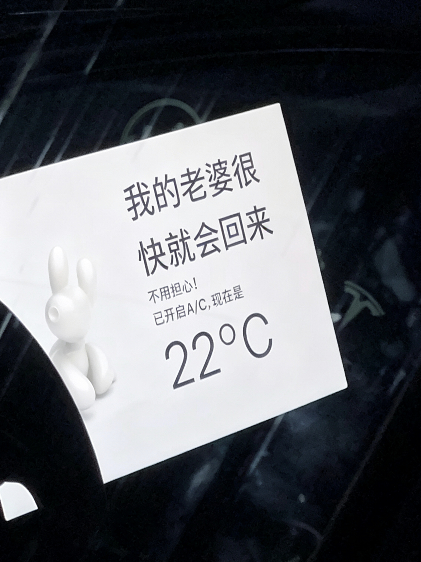 偶遇送机李全霖的许伟健，他有点不开心： 