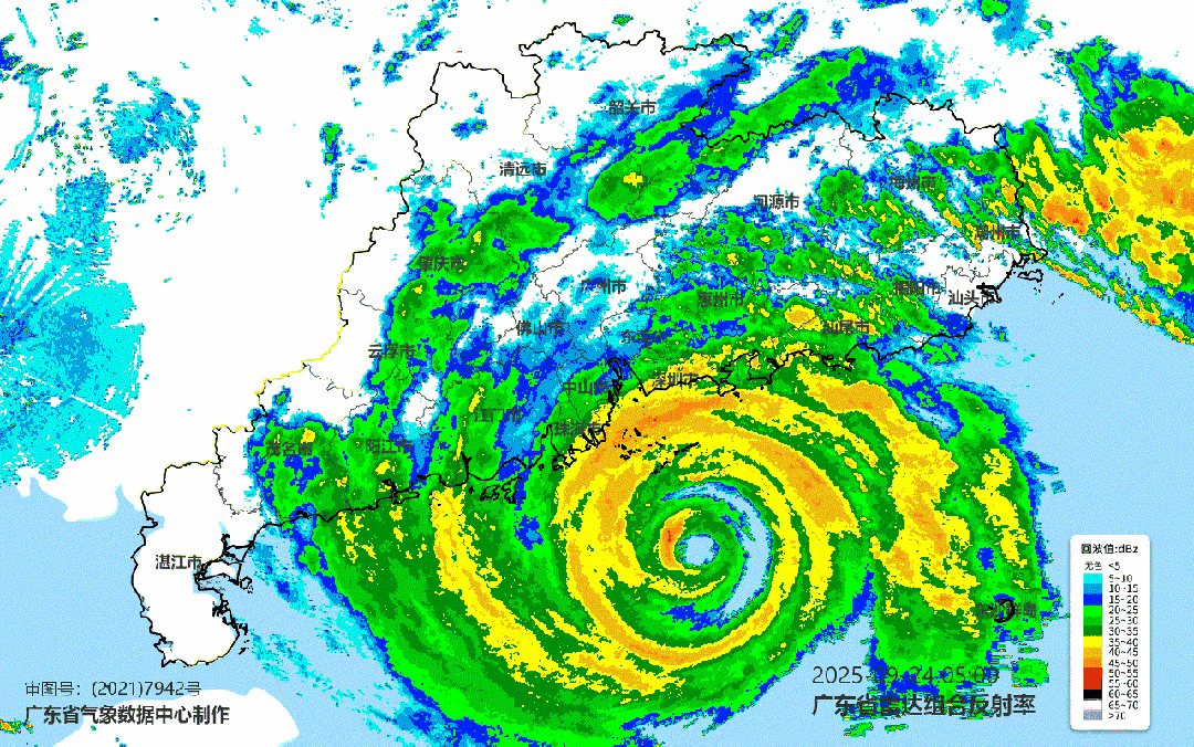 台风“桦加沙”今日登陆，十余省份迎强风暴雨！最强降雨时间表请收好…

台风眼壁外