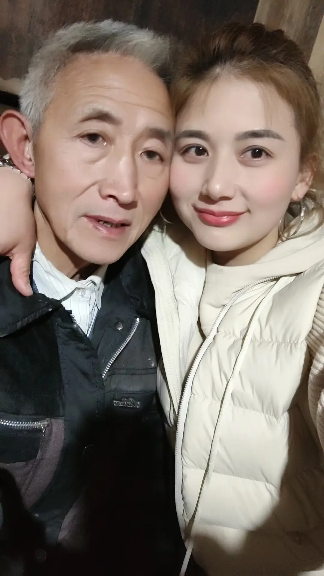 怎能不炫耀呢，这辈子唯一无条件爱我的男人，现在任然唠叨我，只希望时间走...